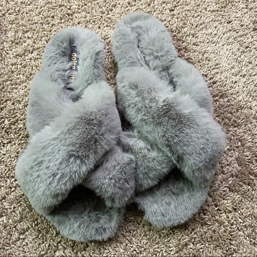 Dolce Vita Gray Faux Fur Slippers 10 🏷️
